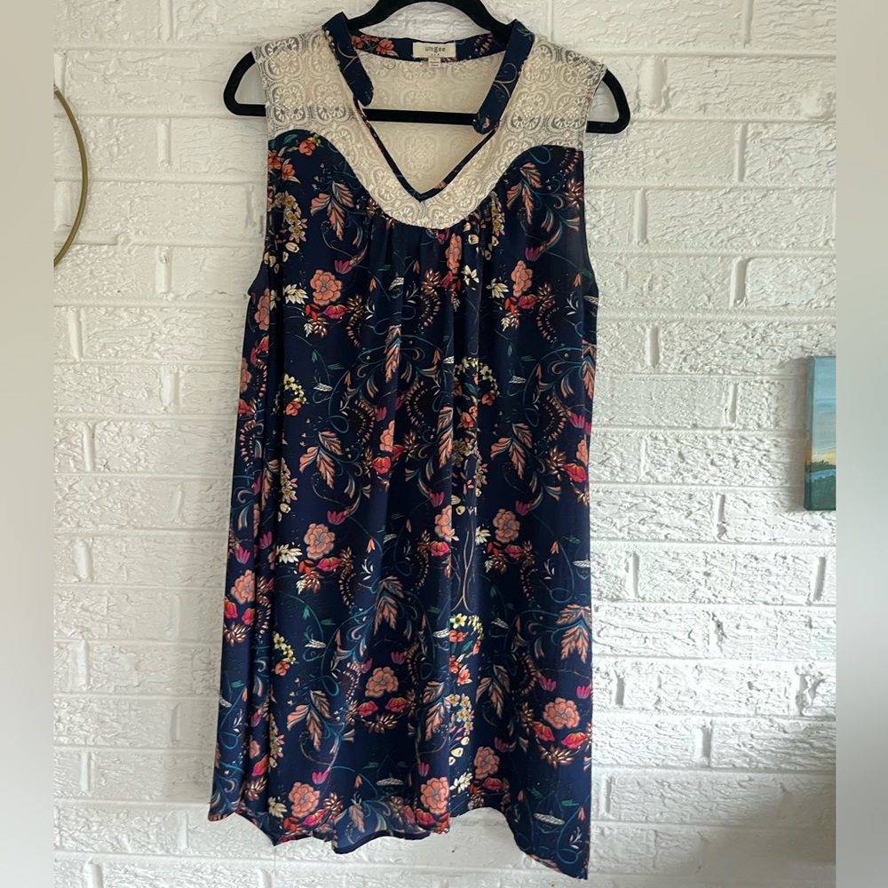 So sweet Umgee flowey floral and lace table dress